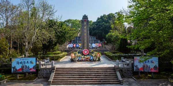 傳承紅色基因，弘揚(yáng)愛國精神！寧紅電氣開展清明祭掃活動(dòng)！